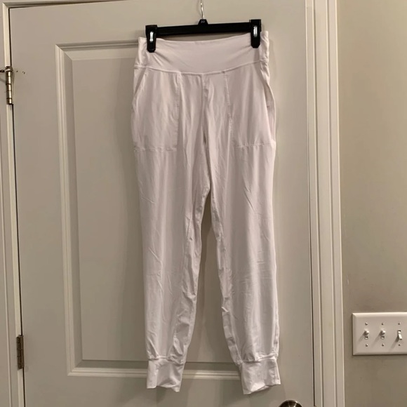 white joggers with pockets